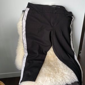 GUC Black Slim Fit Capri pants